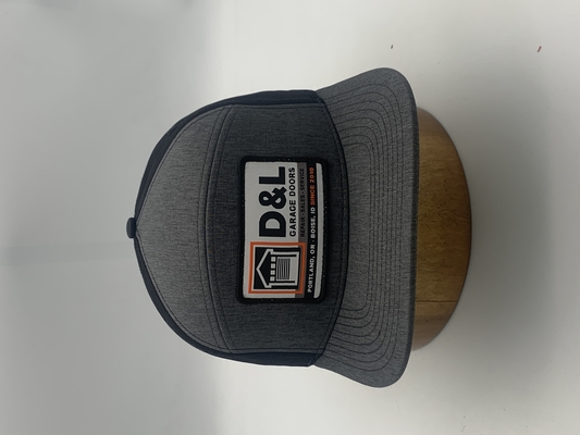 قبعة Snapback قابلة للتعديل مع غرزة قفل مبسطة بشريط المقعد